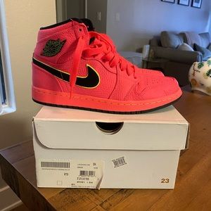 NIKE Jordan’s Women’s SIZE 8